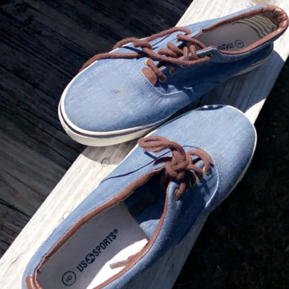 Casual shoes. They have only been worn twice. - Picture 2 of 2